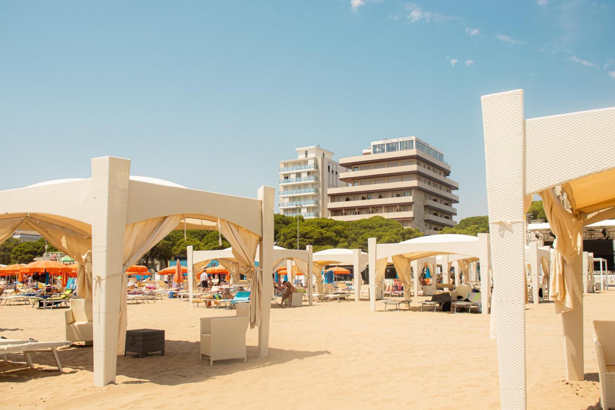 100 M From The With And Jacuzzi Included *