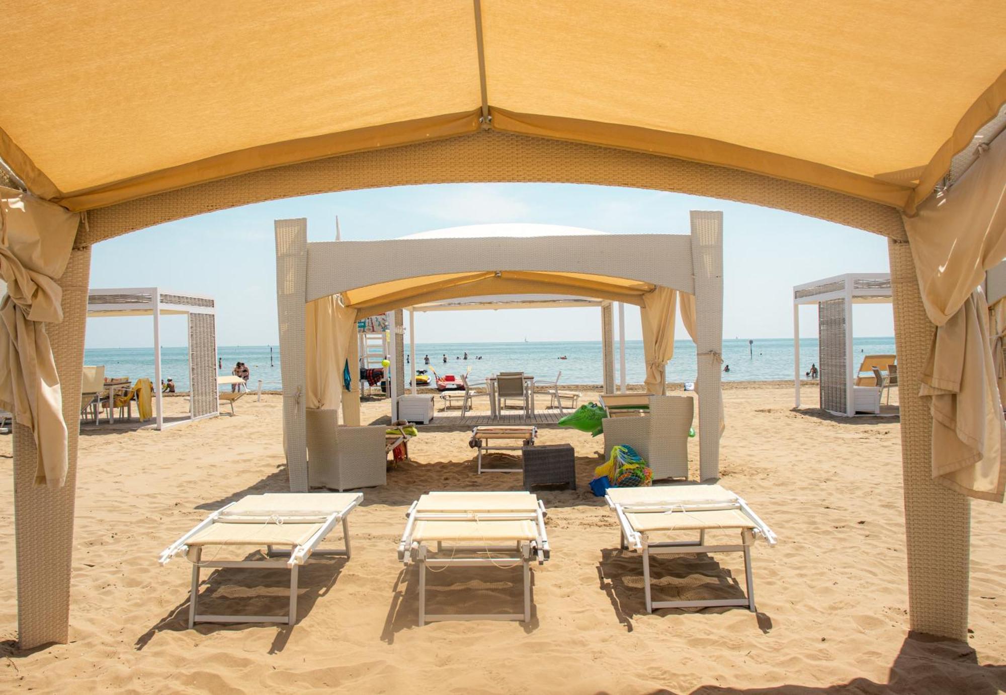 100 M From The With And Jacuzzi Included * Lignano Sabbiadoro