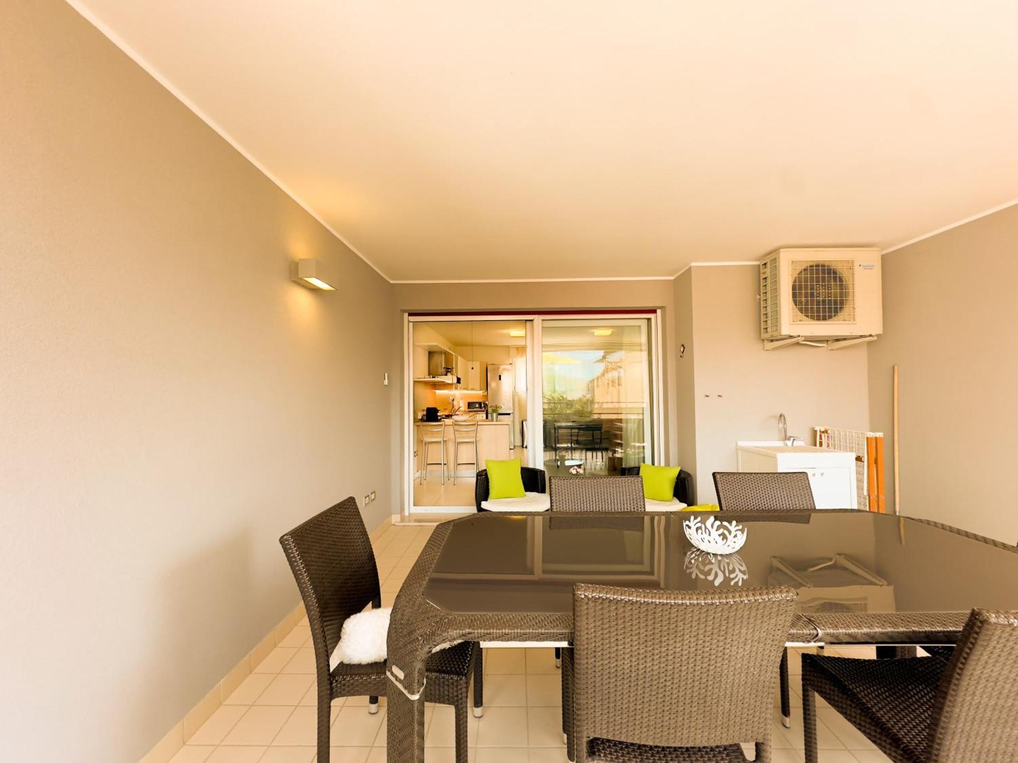 100 M From The With And Jacuzzi Included Appartamento *
