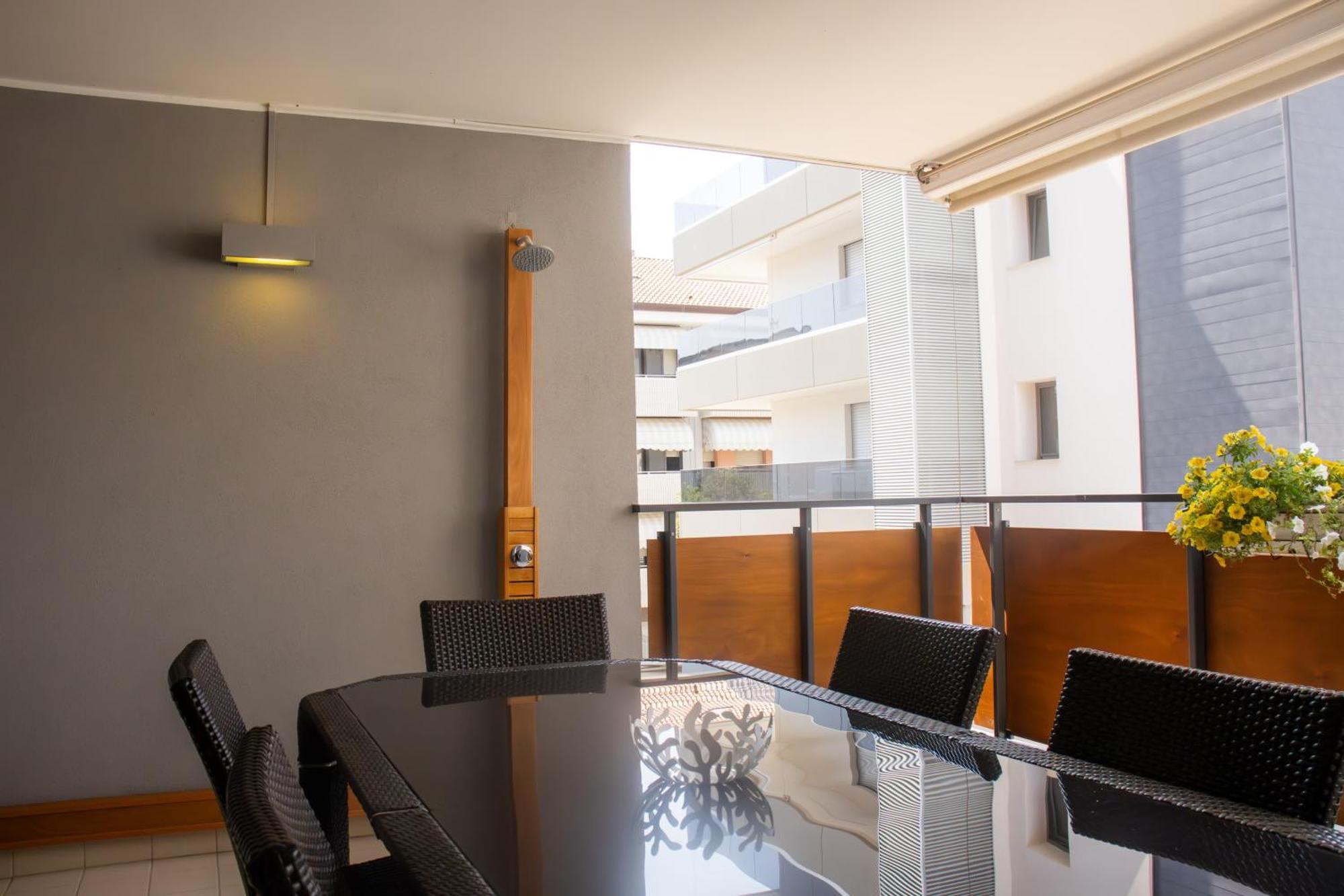 100 M From The With And Jacuzzi Included