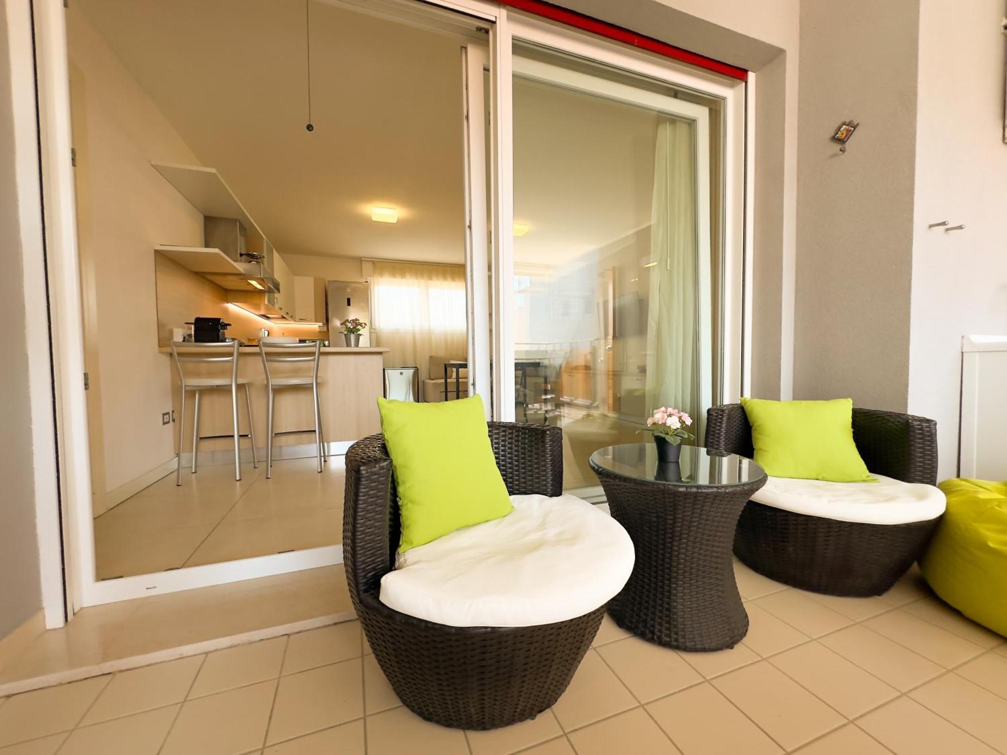 100 M From The With And Jacuzzi Included Apartment *