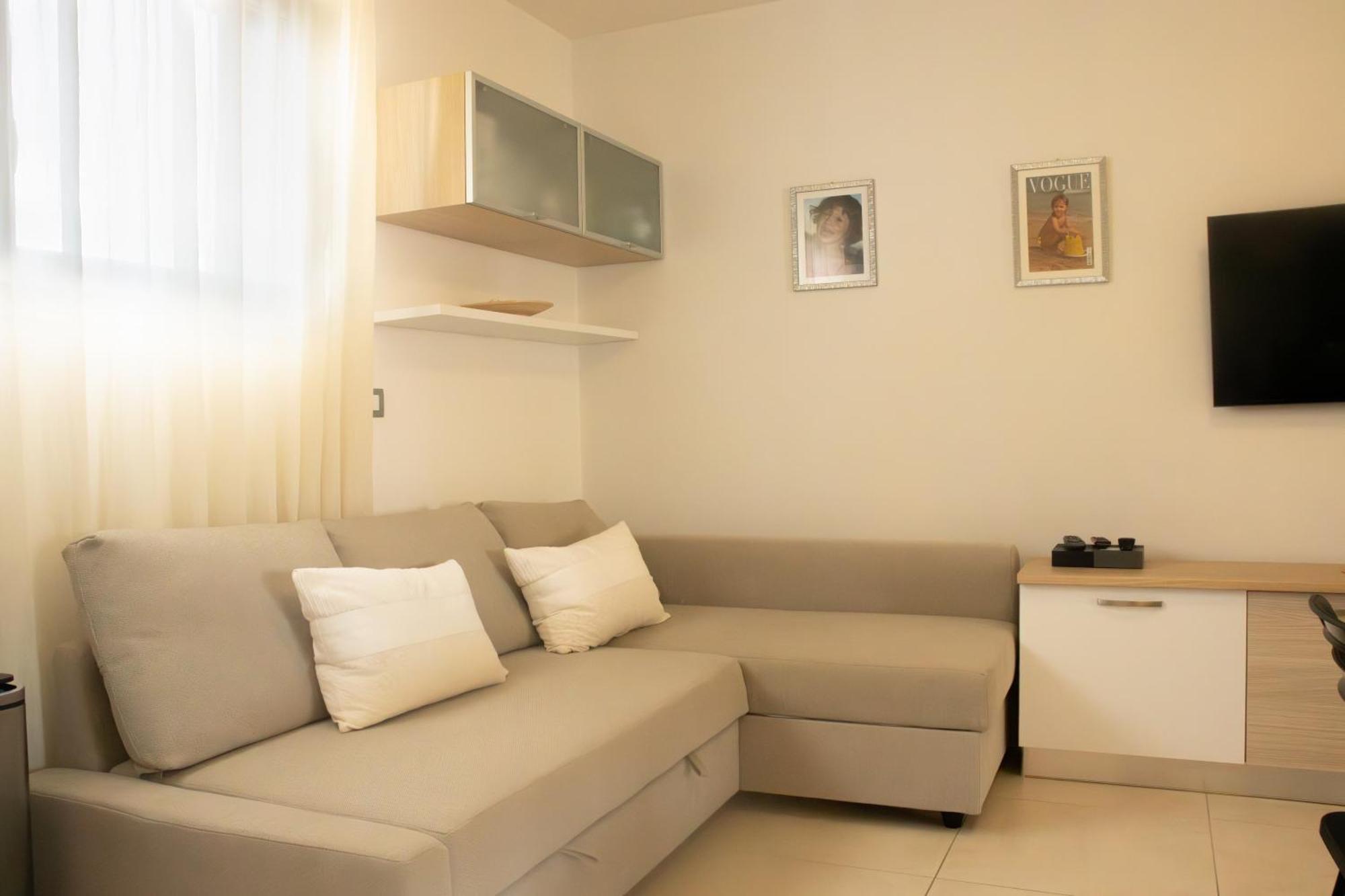 100 M From The With And Jacuzzi Included