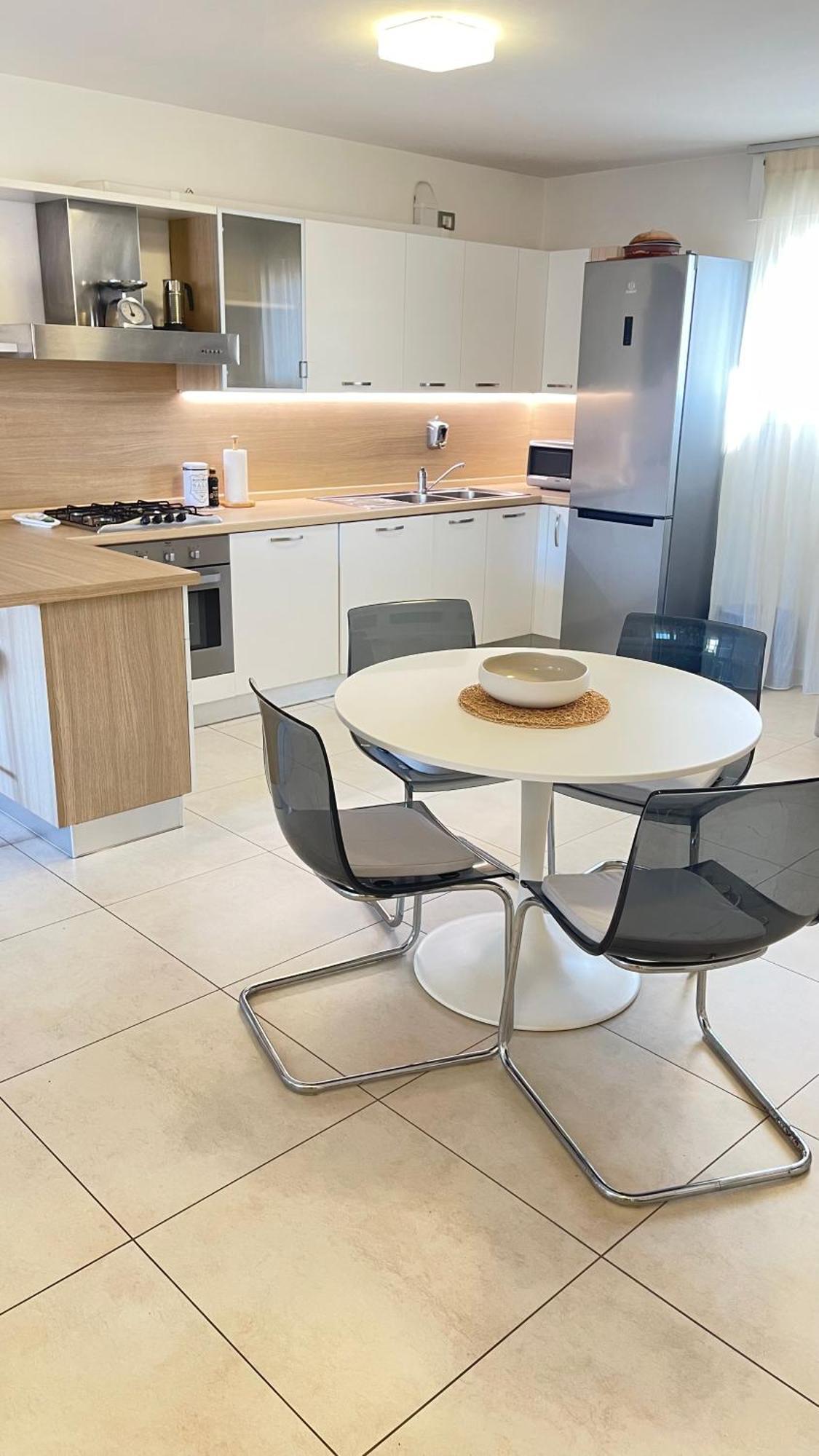 Appartamento 100 M From The With And Jacuzzi Included *